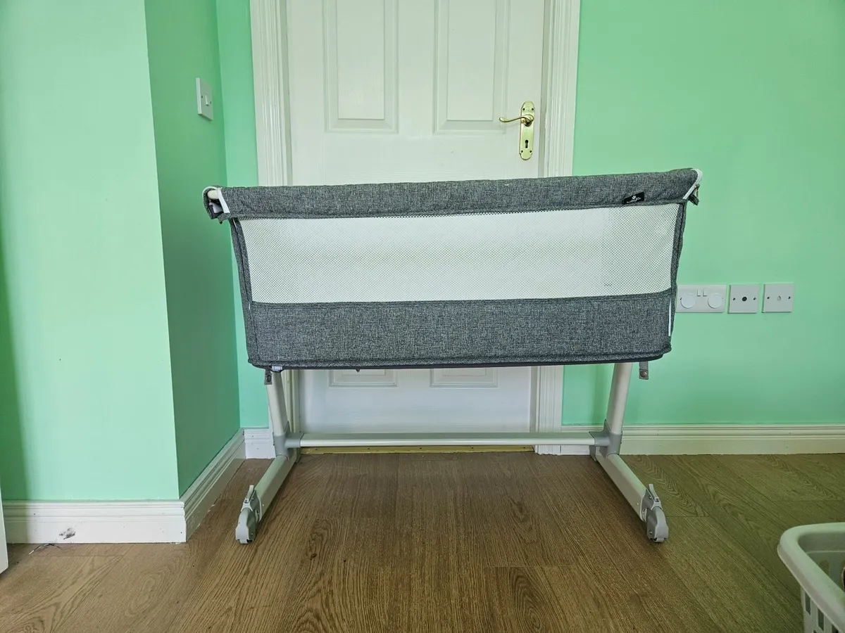 Babylo Cozi Sleeper- Bedside Crib - Image 2