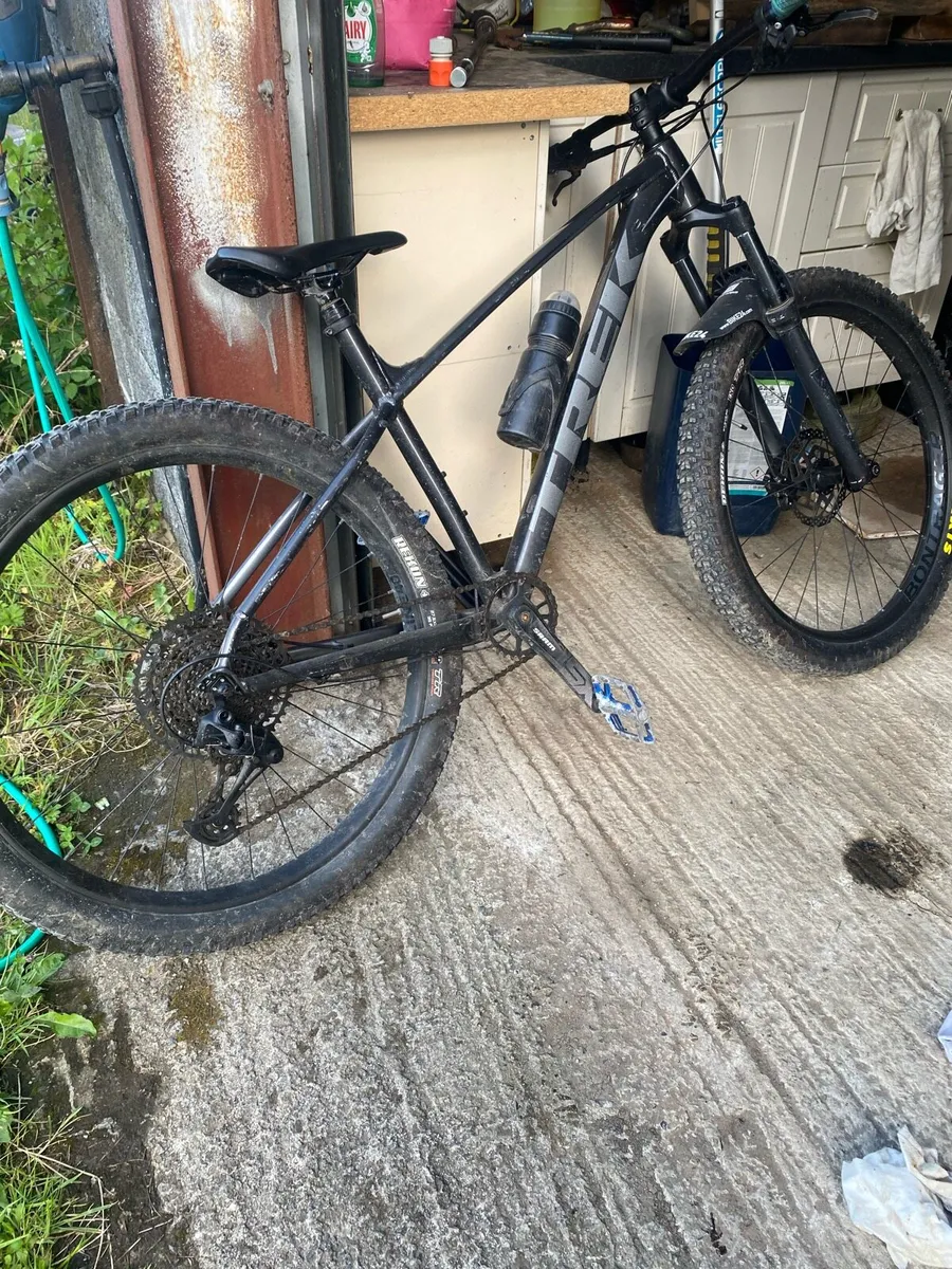 Trek roscoe 7 mountain bike - Image 1