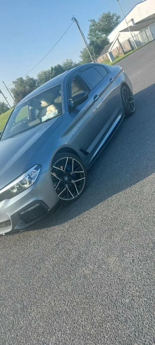 530 BMW G30 M SPORT - Image 1