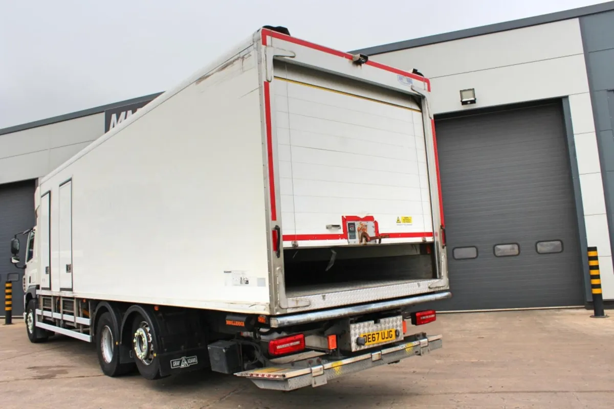 2017 DAF CF370 6X2 FRIDGE LORRY - Image 4