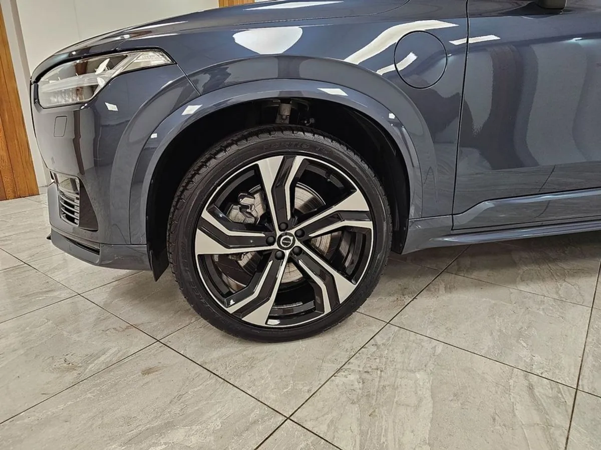 Volvo XC90 R Design PRO // TOP OF THE Range - Image 3