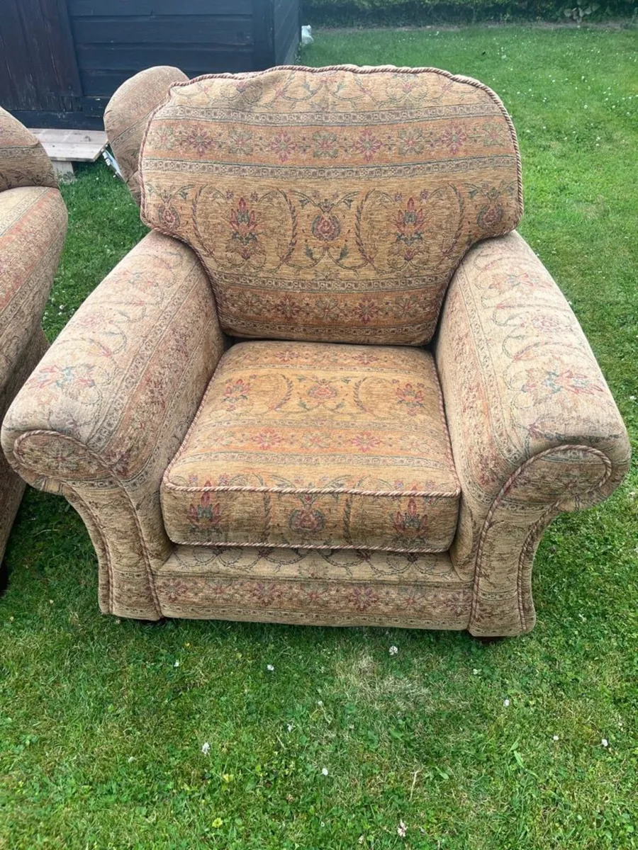 3 seater brown couch with two arm chairs - Image 2