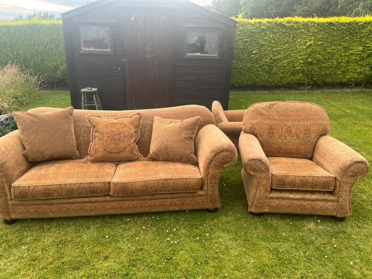 3 seater brown couch with two arm chairs - Image 1