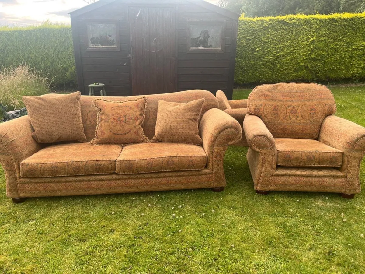 3 seater brown couch with two arm chairs - Image 3