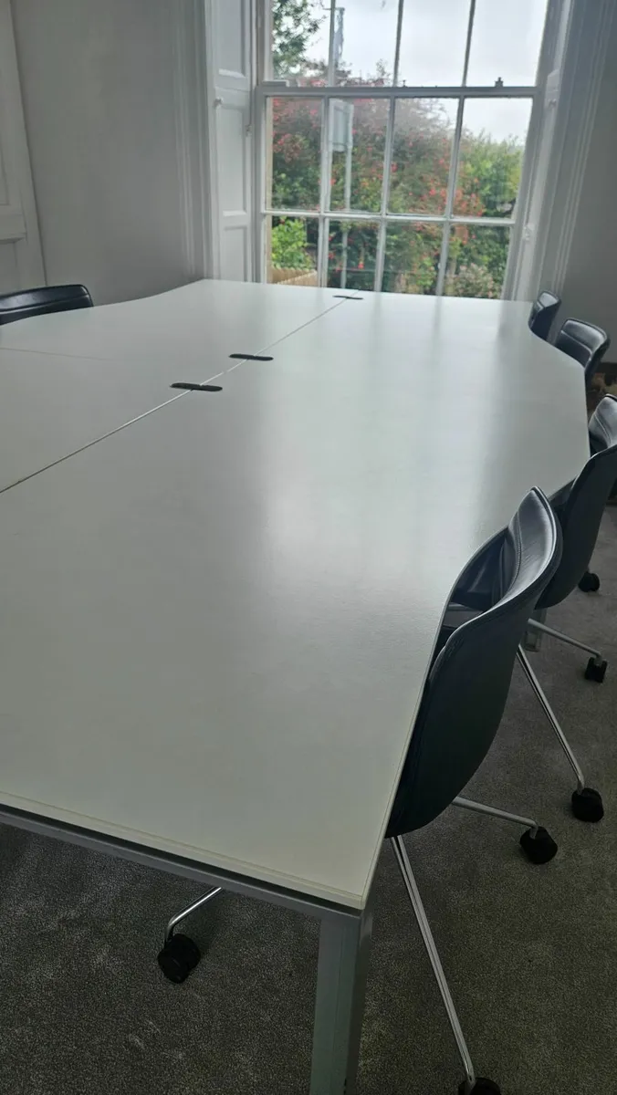 Office desks and chairs - Image 1