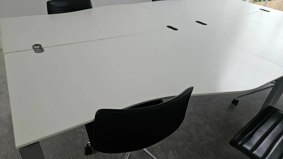 Office desks and chairs - Image 3