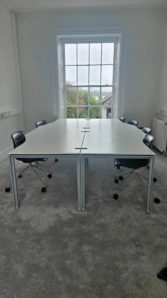 Office desks and chairs - Image 4
