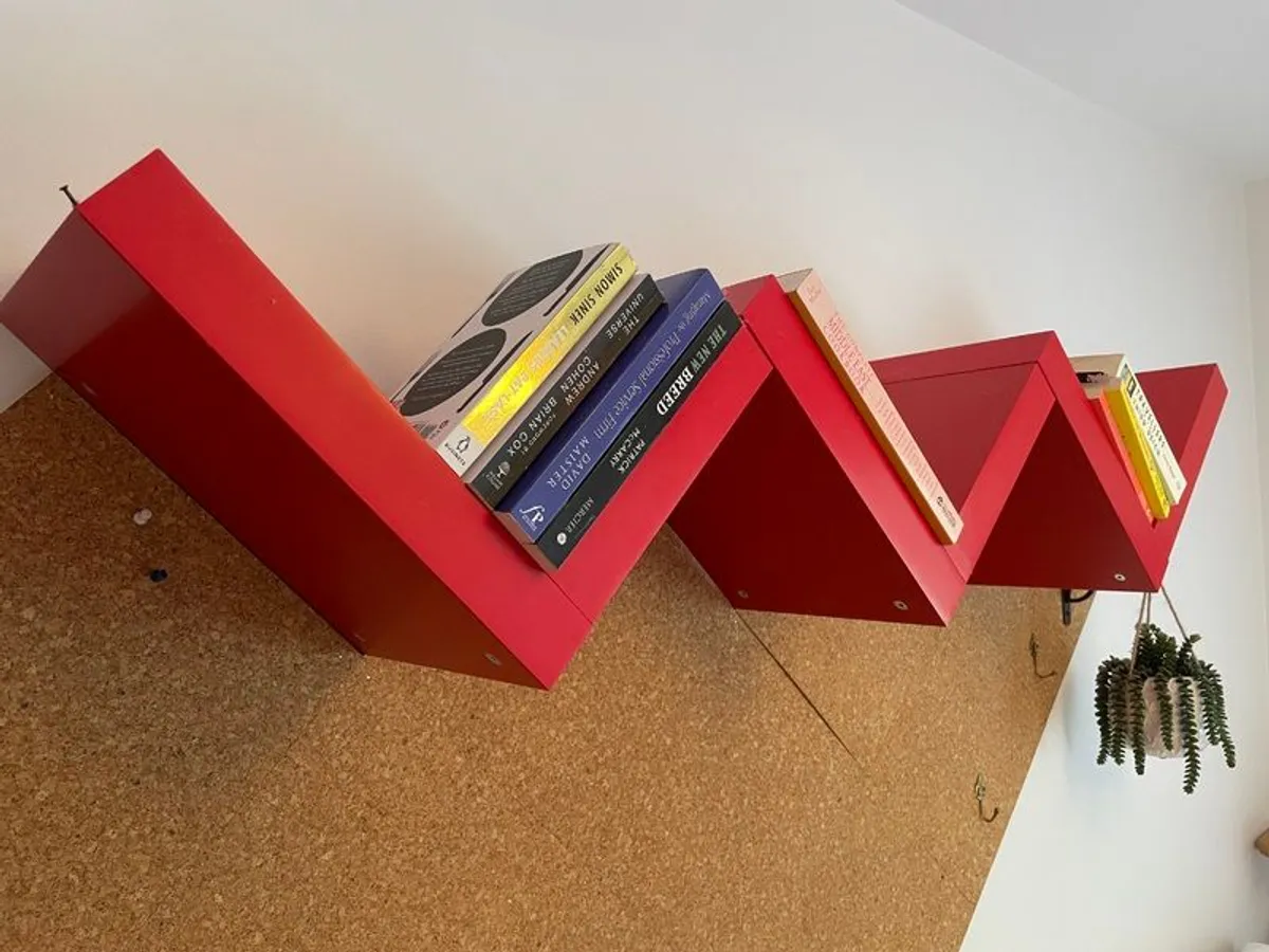 Floating bookshelf (+ lamp) - Image 2