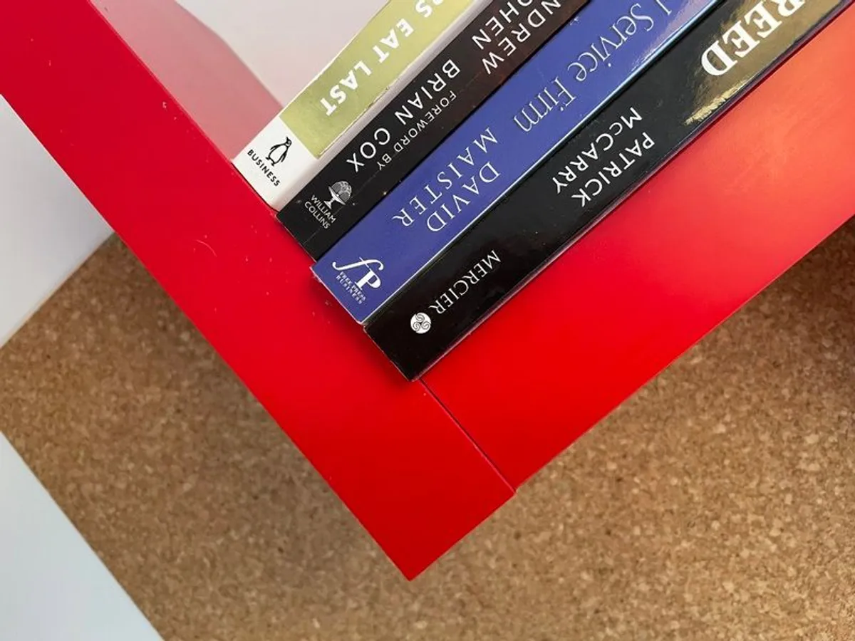 Floating bookshelf (+ lamp) - Image 4