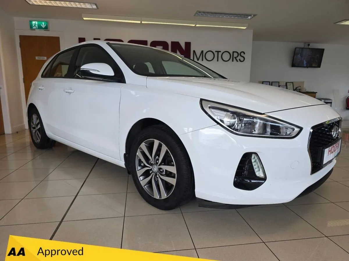 Hyundai i30 Deluxe 5DR H/B - Image 1