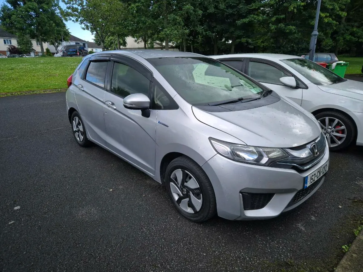 Honda Fit Hybrid Auto 2015 - Image 2