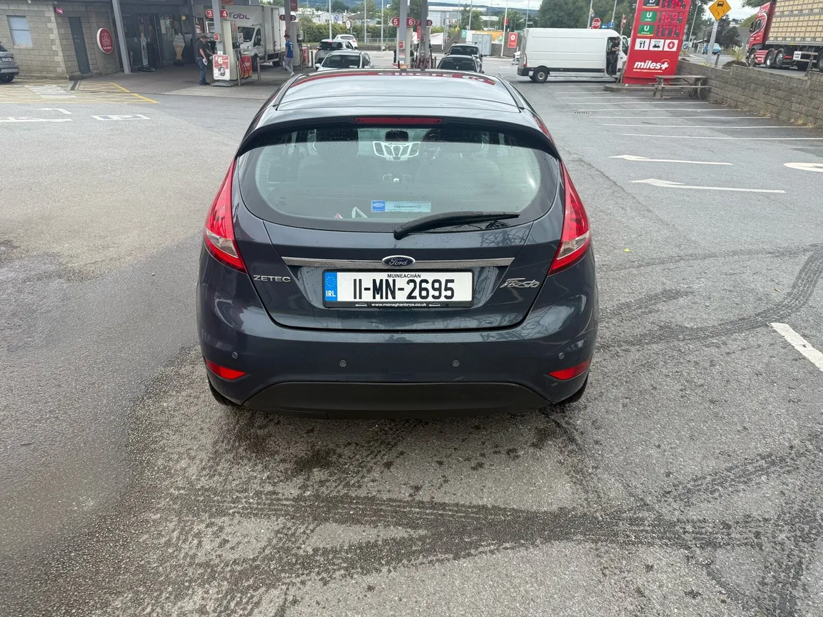 Car - Image 2