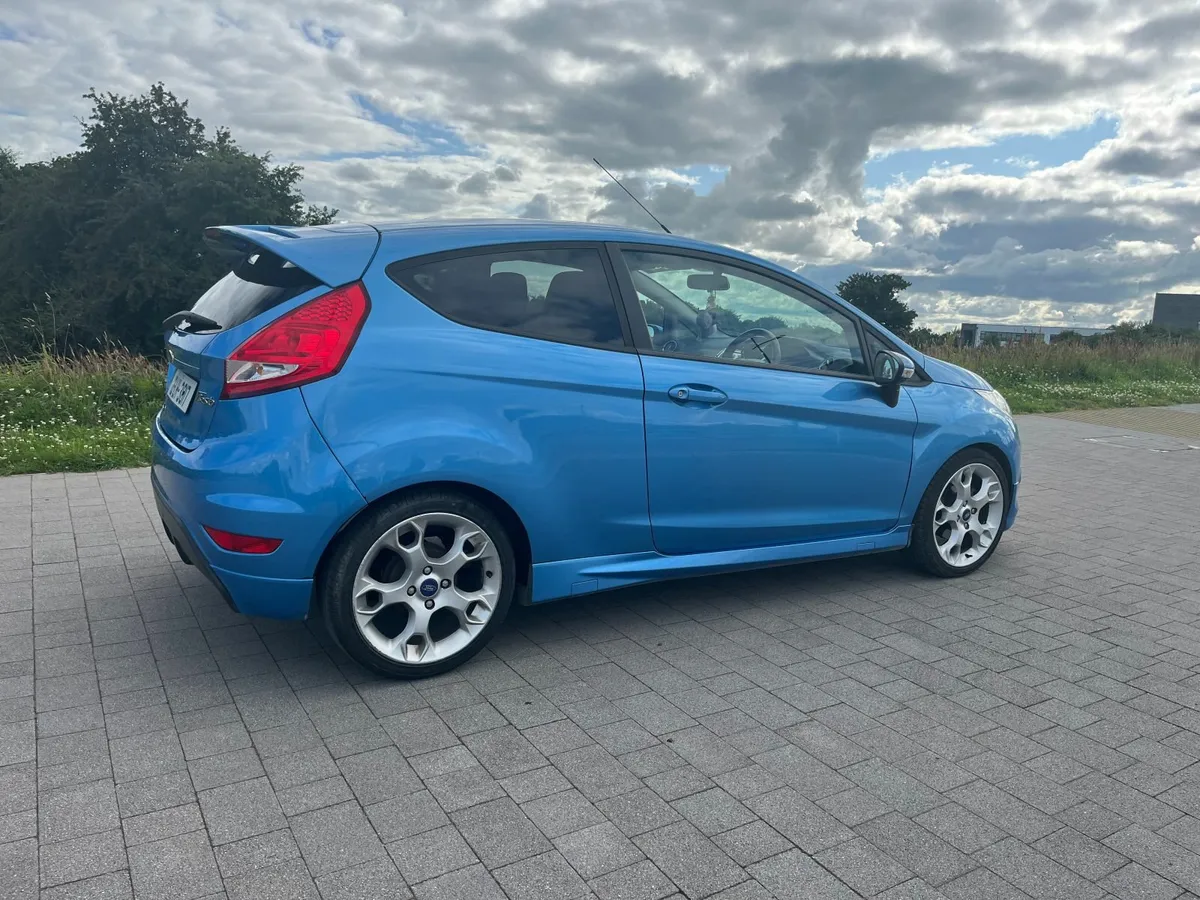 Ford Fiesta 2012 - Image 2