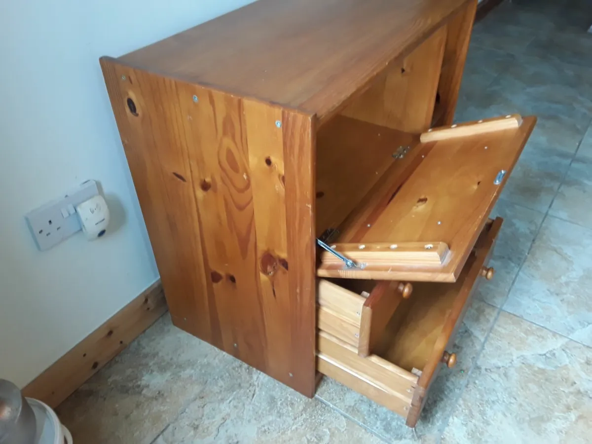 Solar pine bedroom unit good condition - Image 2