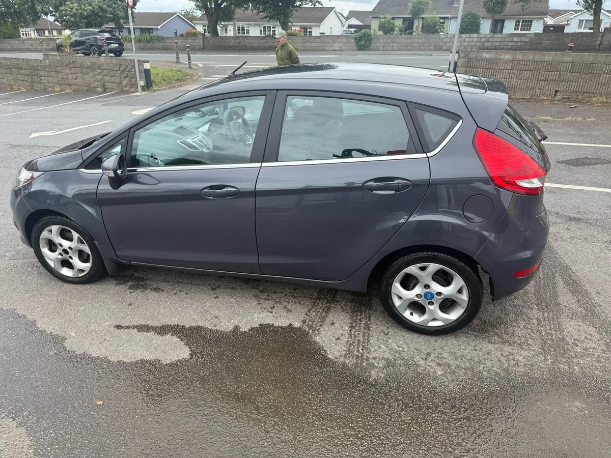 Car - Image 3