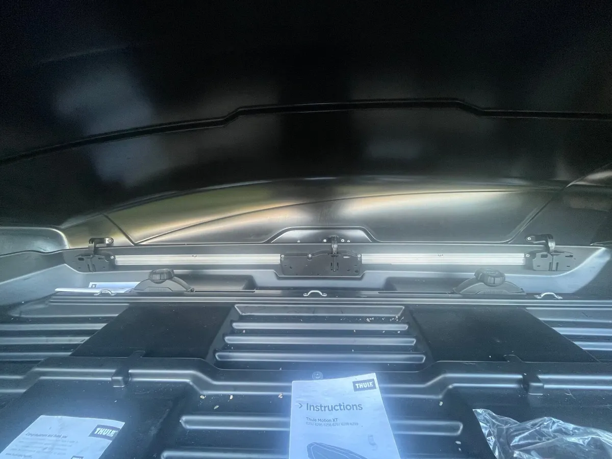 Thule roof box - Image 3