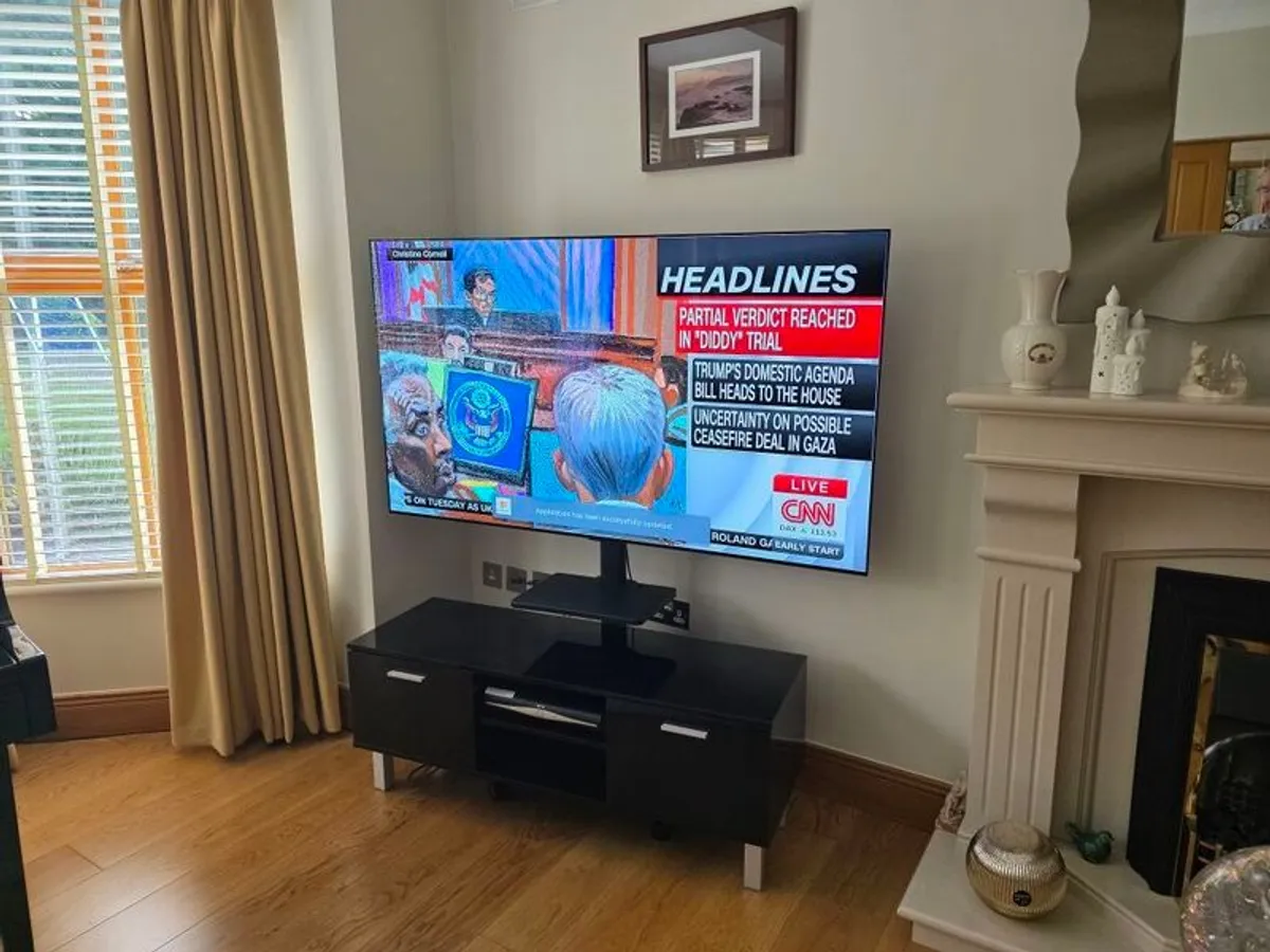 lg 65in c4 oled - Image 2