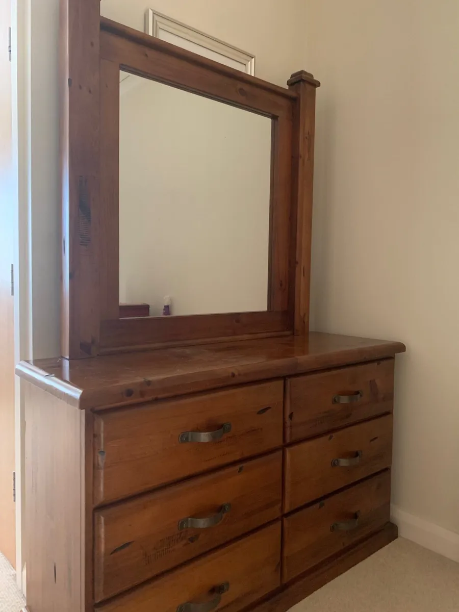 Bed frame, dressing table & 2 bedside lockers - Image 4