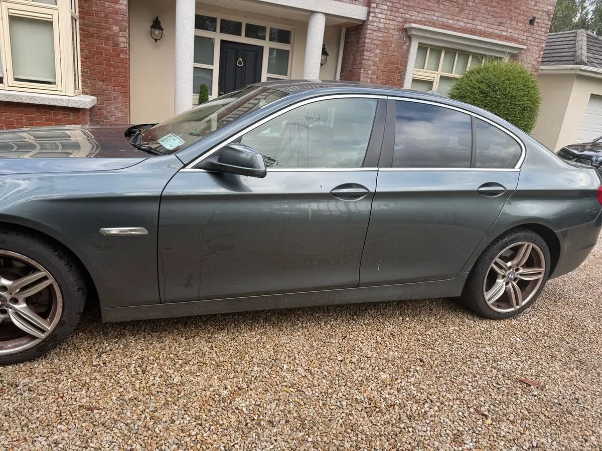 BMW 5-series saloon diesel green 520D - Image 2