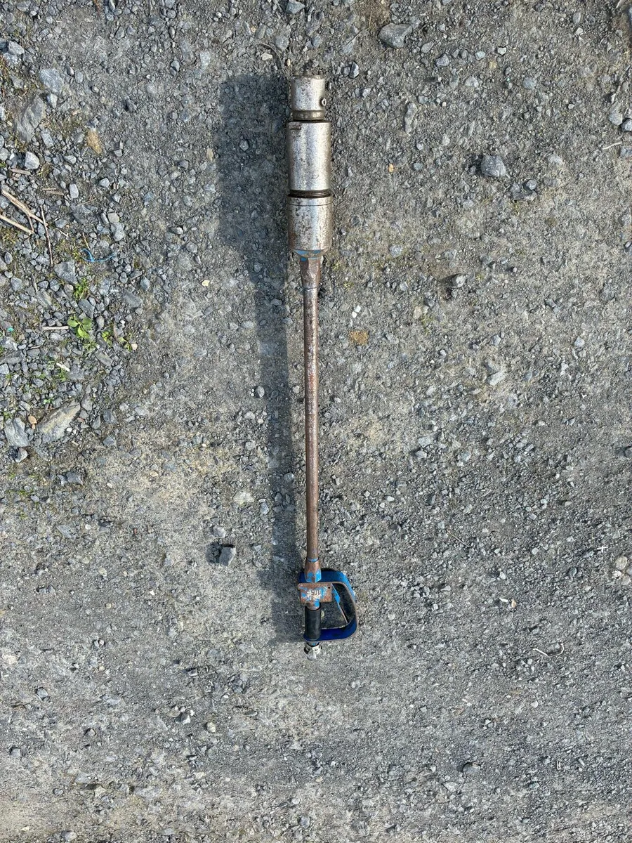 Pneumatic scabbler and demolition pick - Image 2