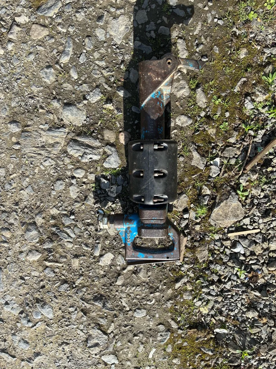 Pneumatic scabbler and demolition pick - Image 3