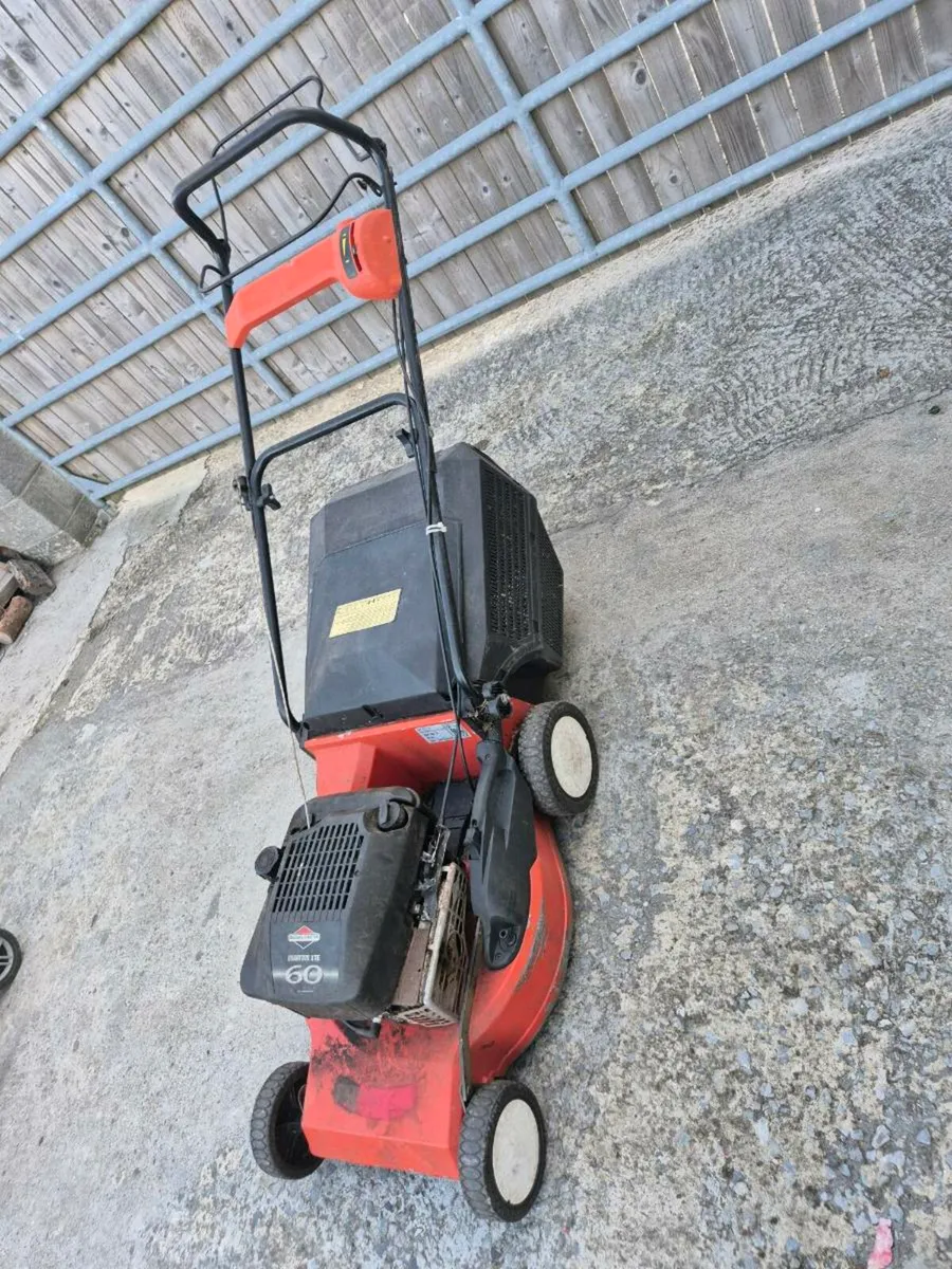 Castlegarden self Drive lawnmower - Image 4