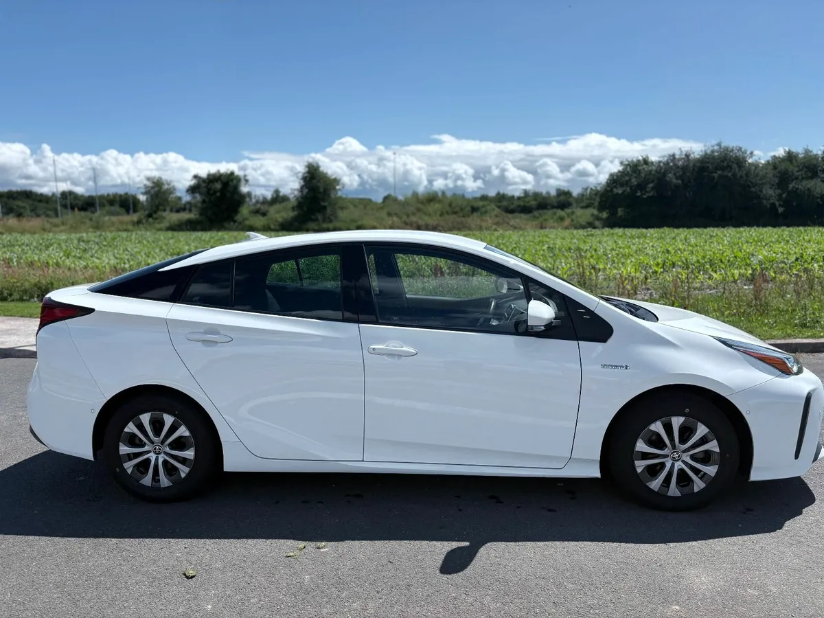 2019 Toyota Prius |HeadsUp display |Electric Seats - Image 1