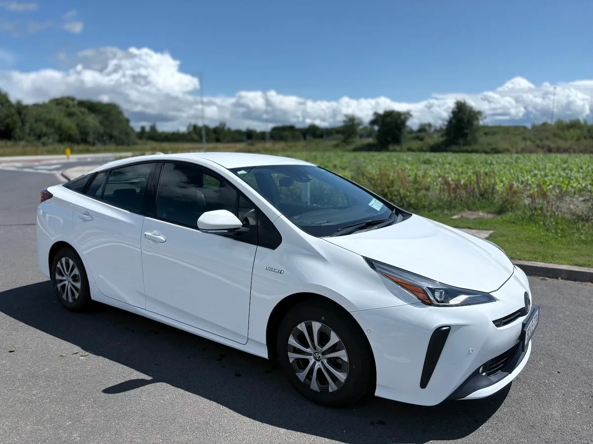 2019 Toyota Prius |HeadsUp display |Electric Seats - Image 2