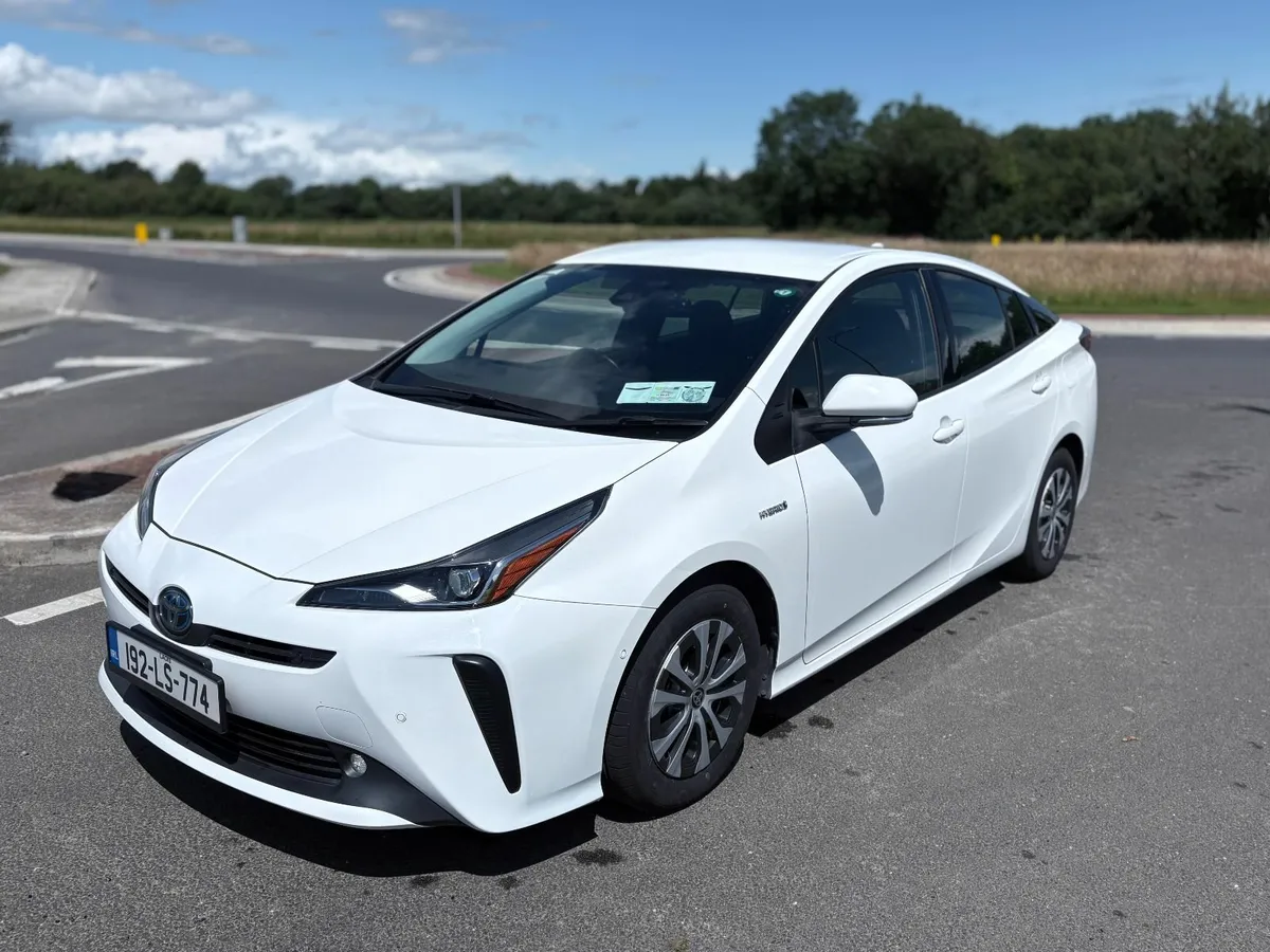 2019 Toyota Prius |HeadsUp display |Electric Seats - Image 3