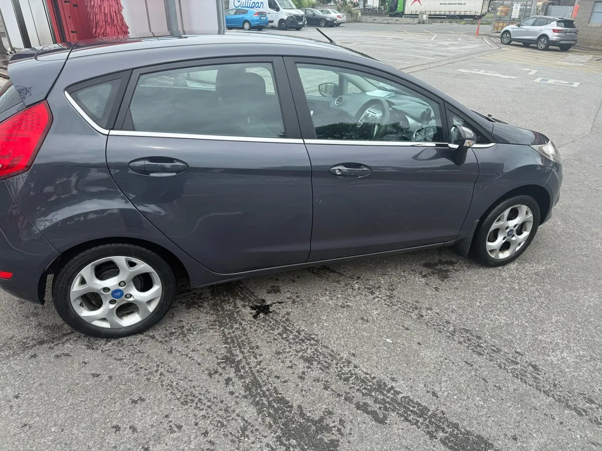 Car - Image 4