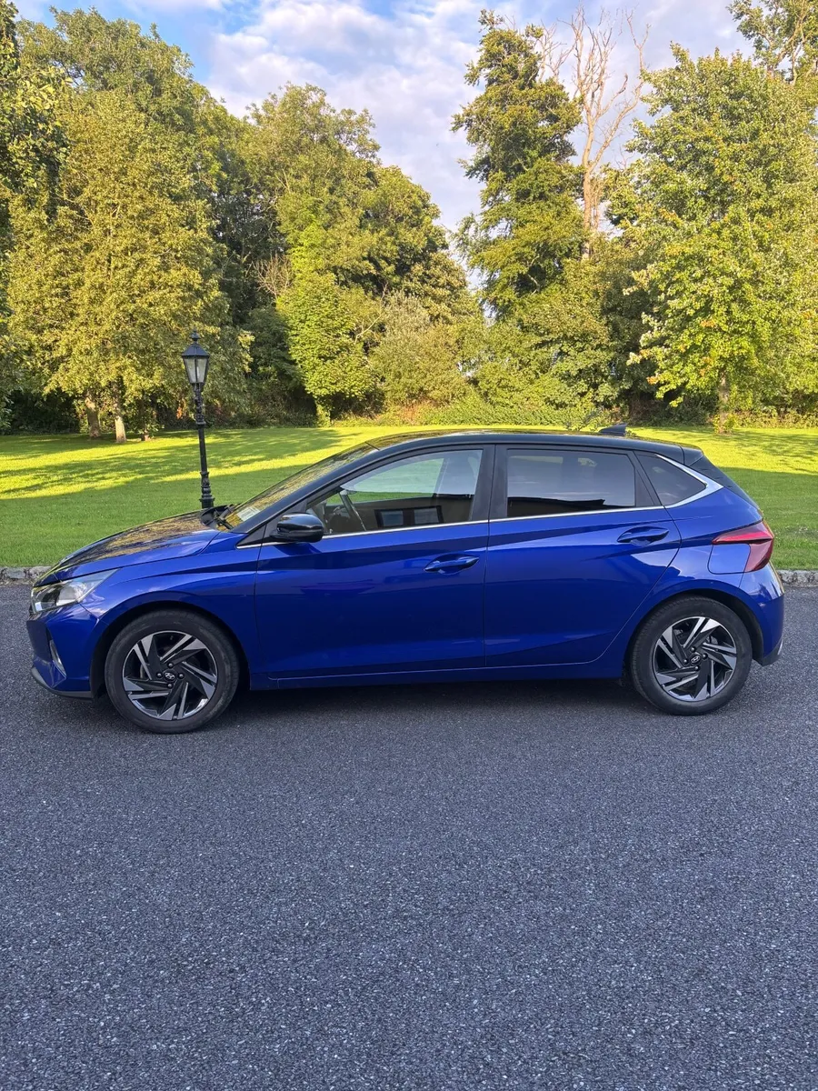 Hyundai i20 1.2 Deluxe Plus 2 Tone 5Dr - Image 1