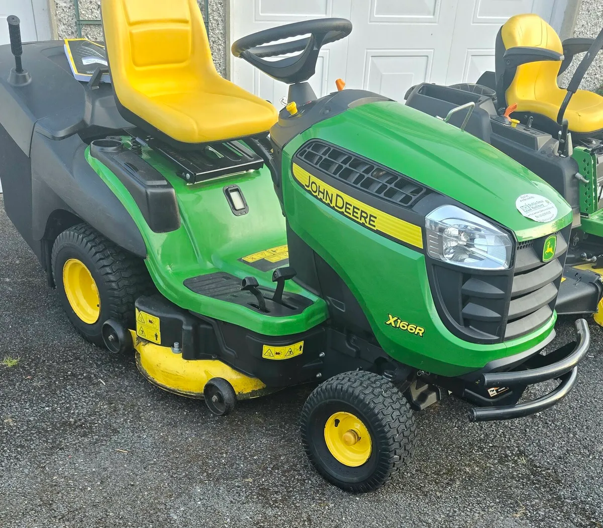 John Deere X166R LOW HOURS - Image 1