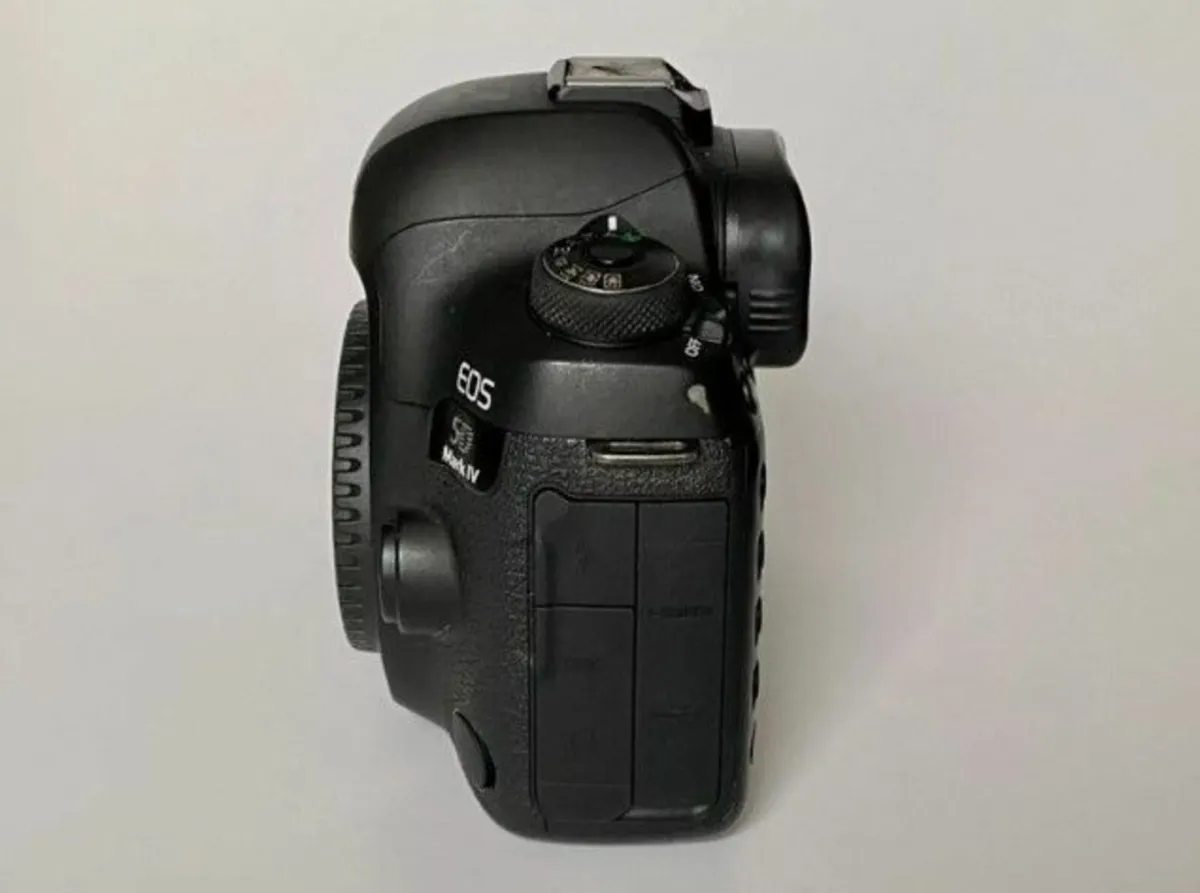 Canon EOS 5D Mark IV 30.4MP Digital Camera - Black - Image 2
