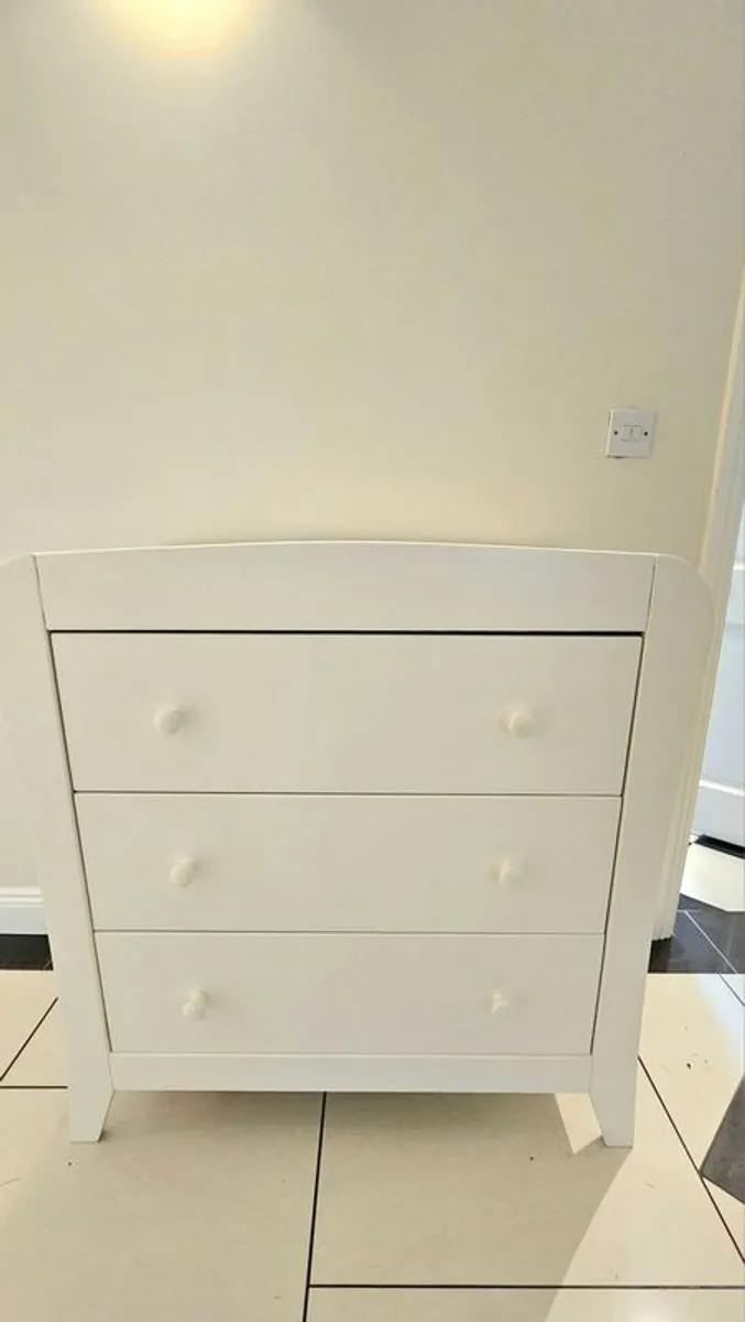 Baby changing unit - Image 1