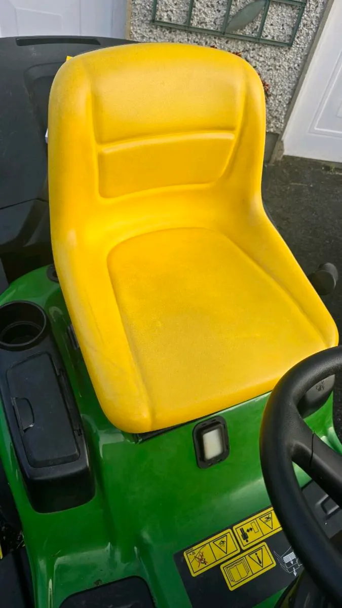 John Deere X166R LOW HOURS - Image 3