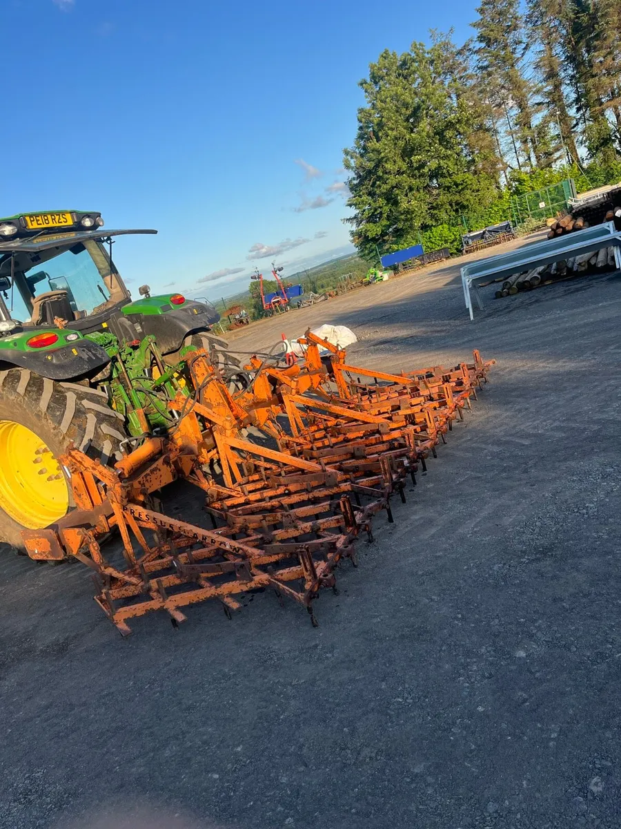 Hydraulic folding pin harrows - Image 2