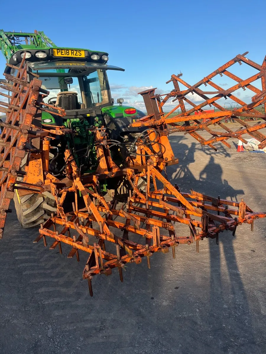 Hydraulic folding pin harrows - Image 3