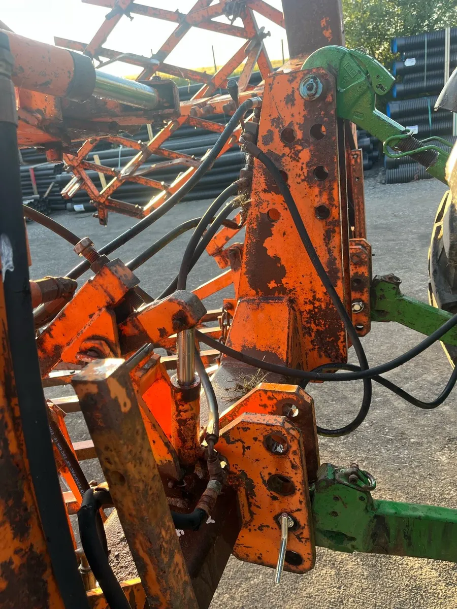 Hydraulic folding pin harrows - Image 4