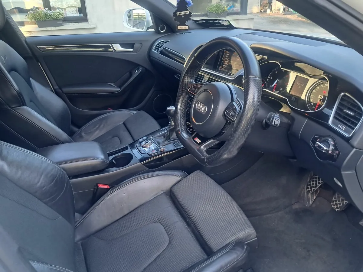 Audi A4 2014 - Image 2