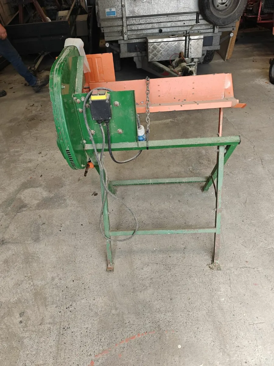 Firewood , kindling machine and circular saw - Image 1