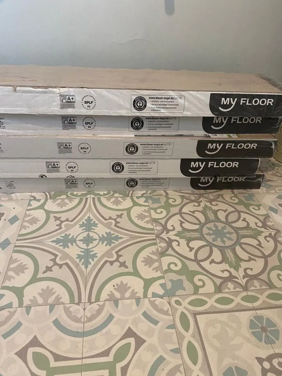 Girona Oak Laminate Flooring 10mm - Image 1