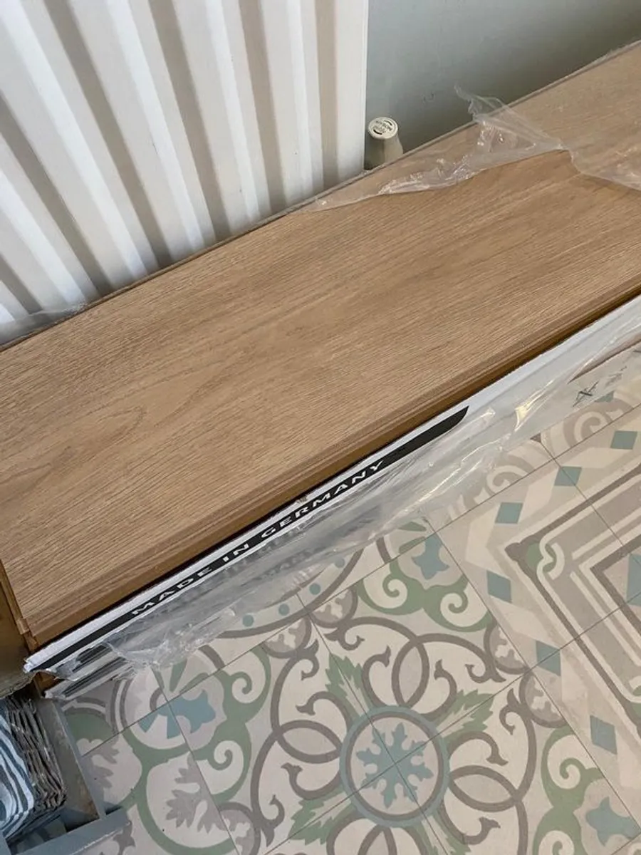 Girona Oak Laminate Flooring 10mm - Image 3
