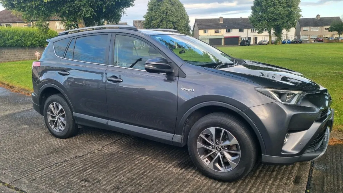 2018 TOYOTA RAV4 LUNA SPORT AUTO HYBRID - Image 1