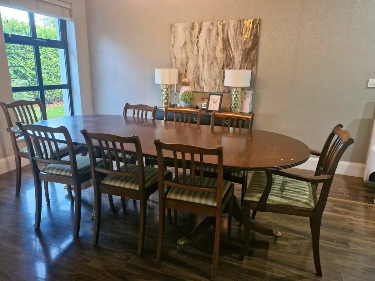 Mahogany Table and 8 chairs - Image 1