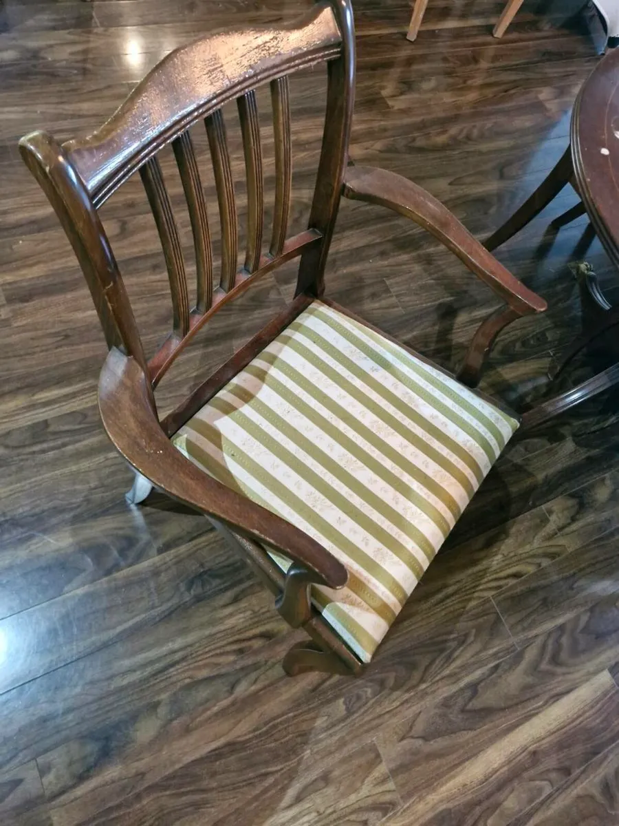Mahogany Table and 8 chairs - Image 4