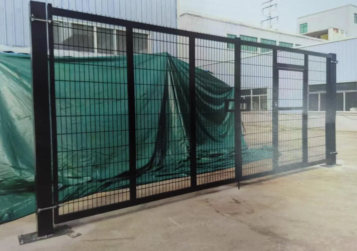 Yard entrance gates - Image 1