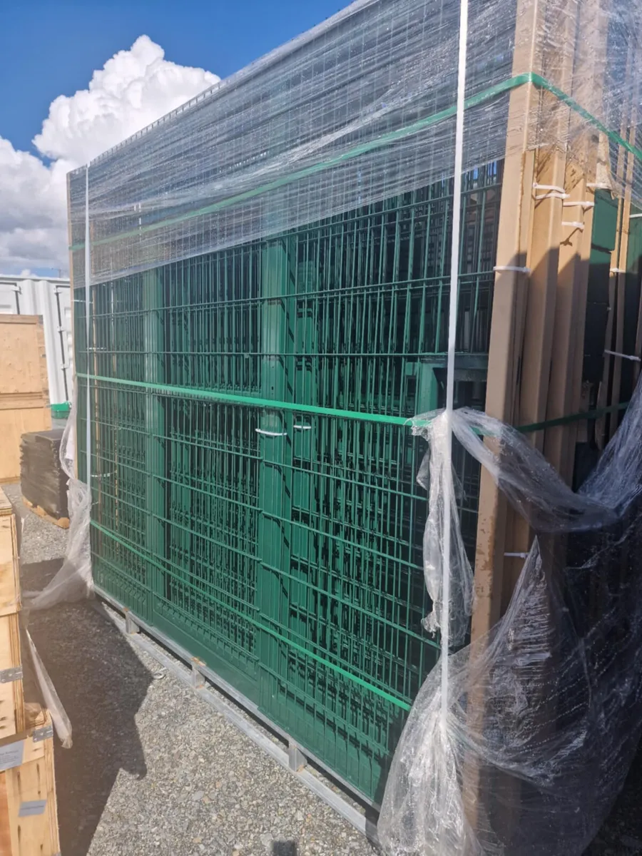 Yard entrance gates - Image 2