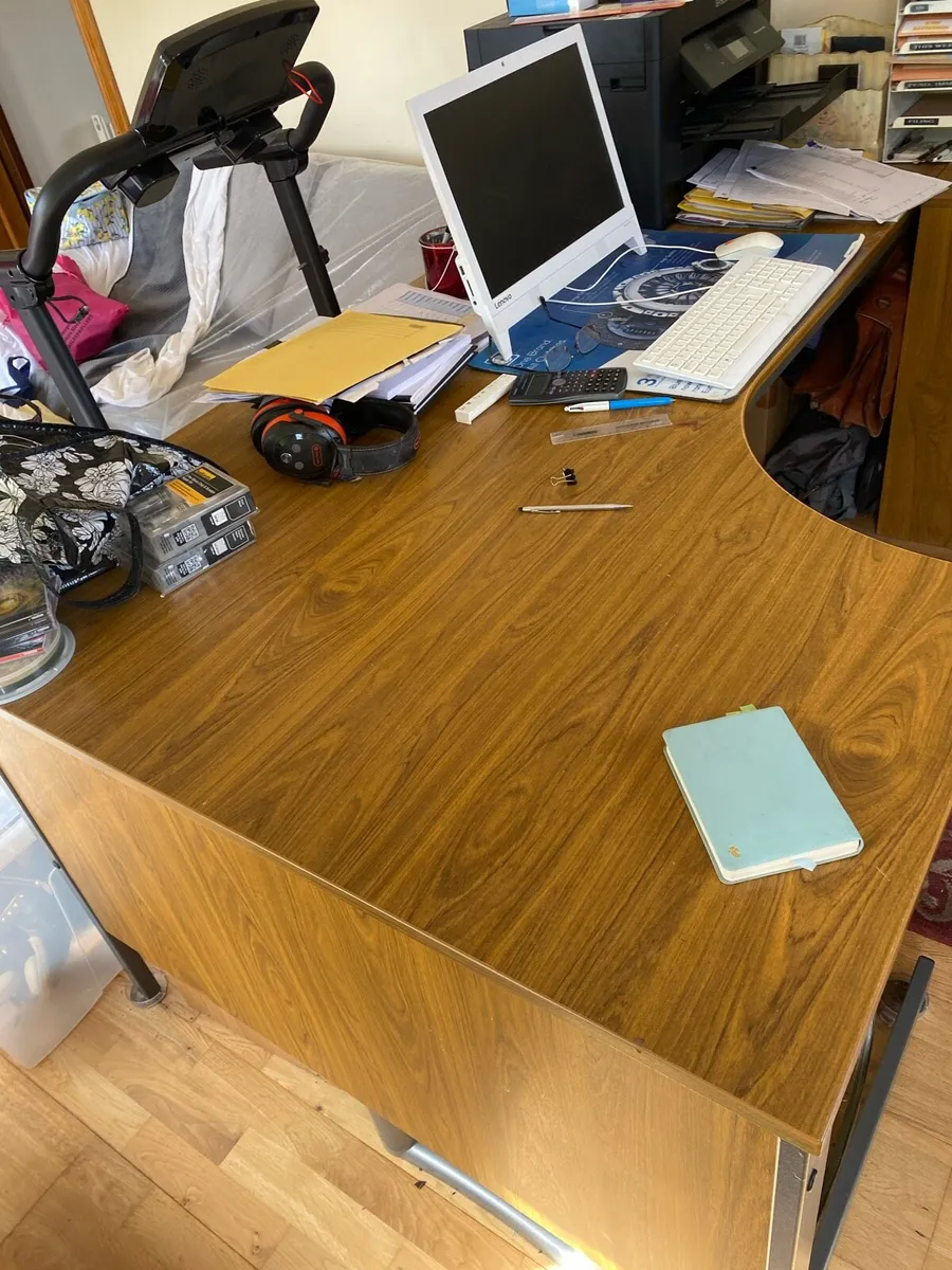 Office desk - Image 1