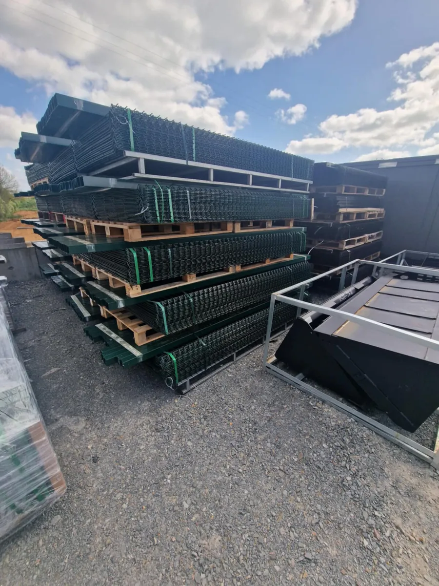 Security fencing - Image 1