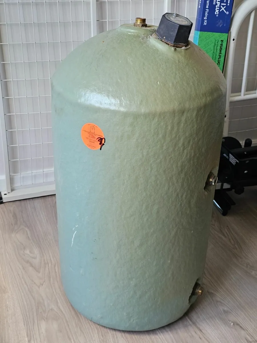 Insulated Hot Water Copper Cylinder 36"x18" - Image 1